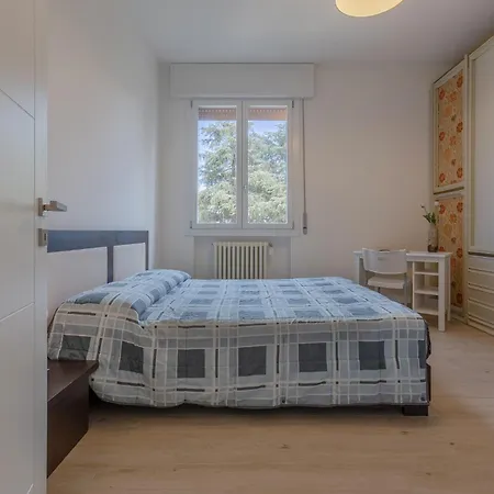 Spacious X5 With Two Balconies! Apartment *