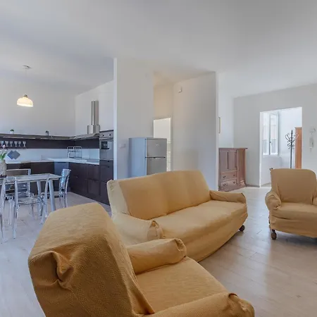 Spacious X5 With Two Balconies! Apartment