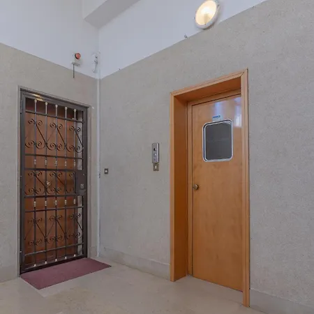 Spacious X5 With Two Balconies! Apartment *
